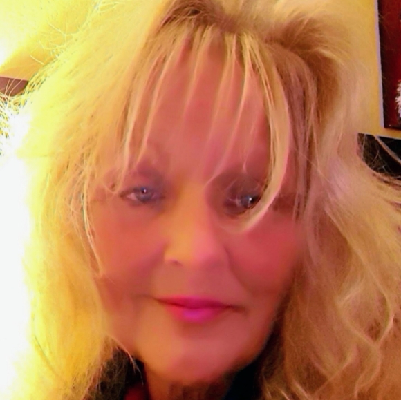 Meet your Posher, Stephanie - Picture 2 of 2